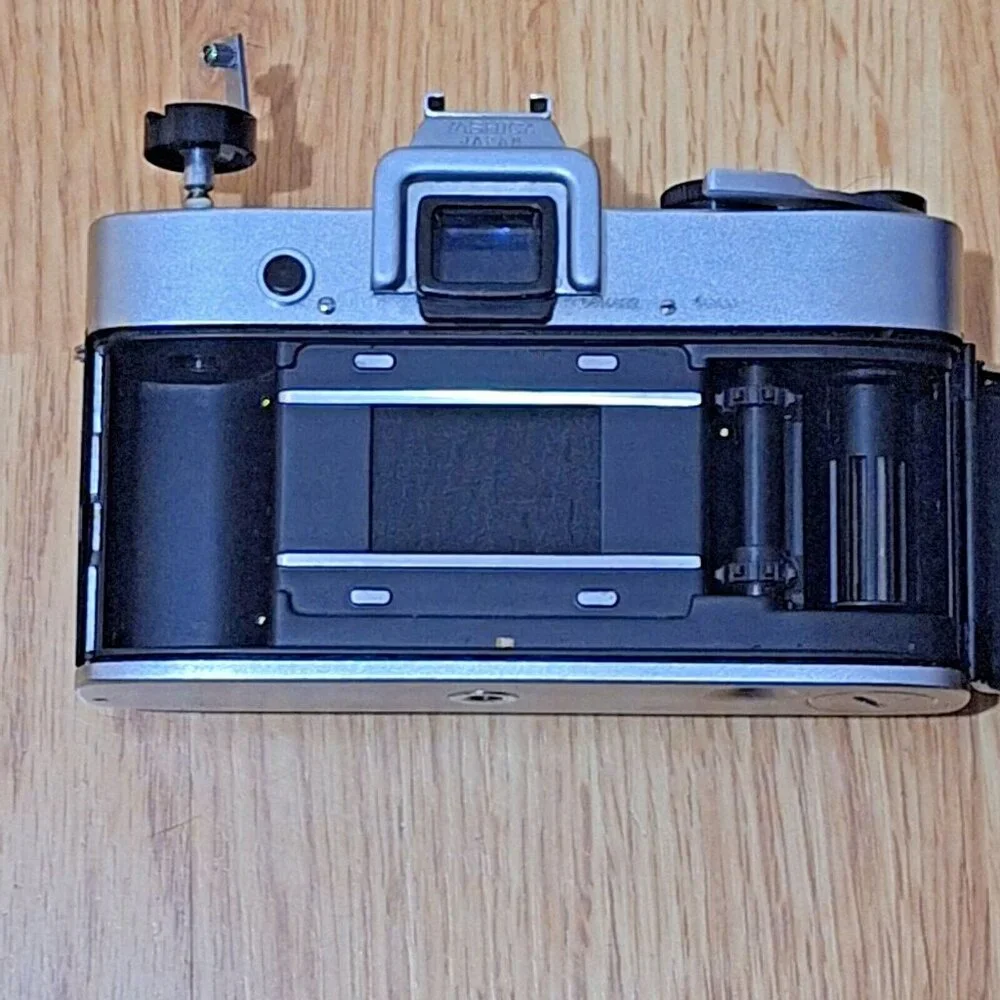 Yashica J-7 Camera Body Only for Parts or Repair Vintage Film Photography‎ Prop